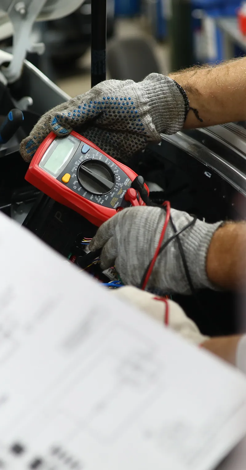 mechanical-service-using-multimeter-check-voltage-level-car-battery-auto-documentation-dia